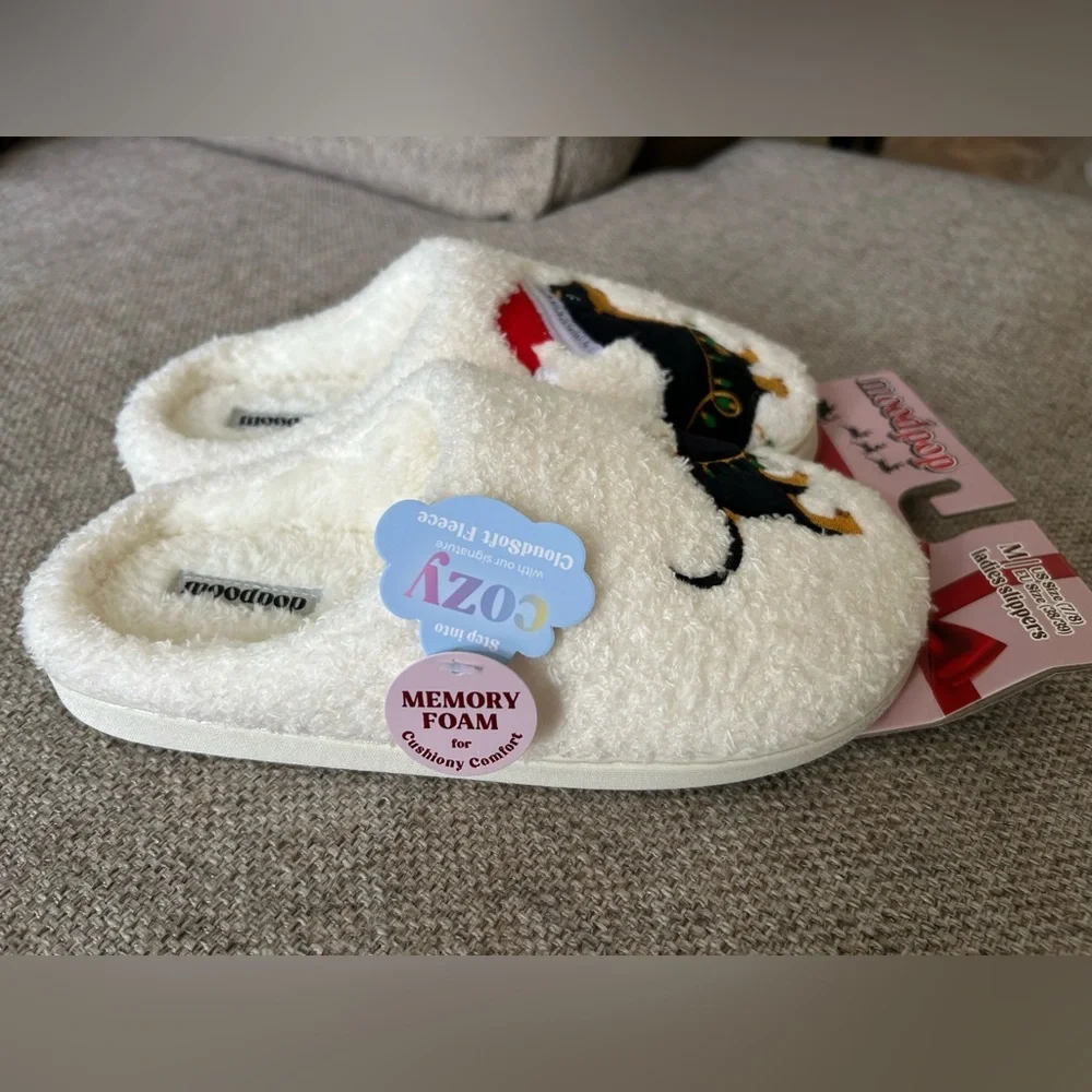 NWT Dachshund Dog Embroidered White Slippers - Picture 2 of 4